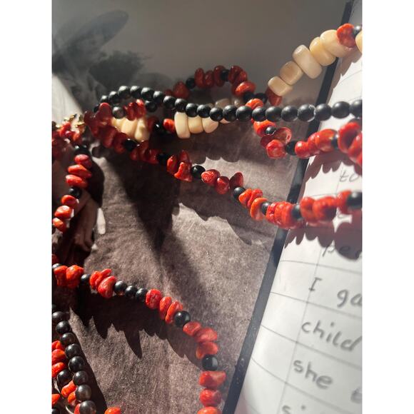 Multi strands beaded necklace with disc pendant - Picture 6 of 6